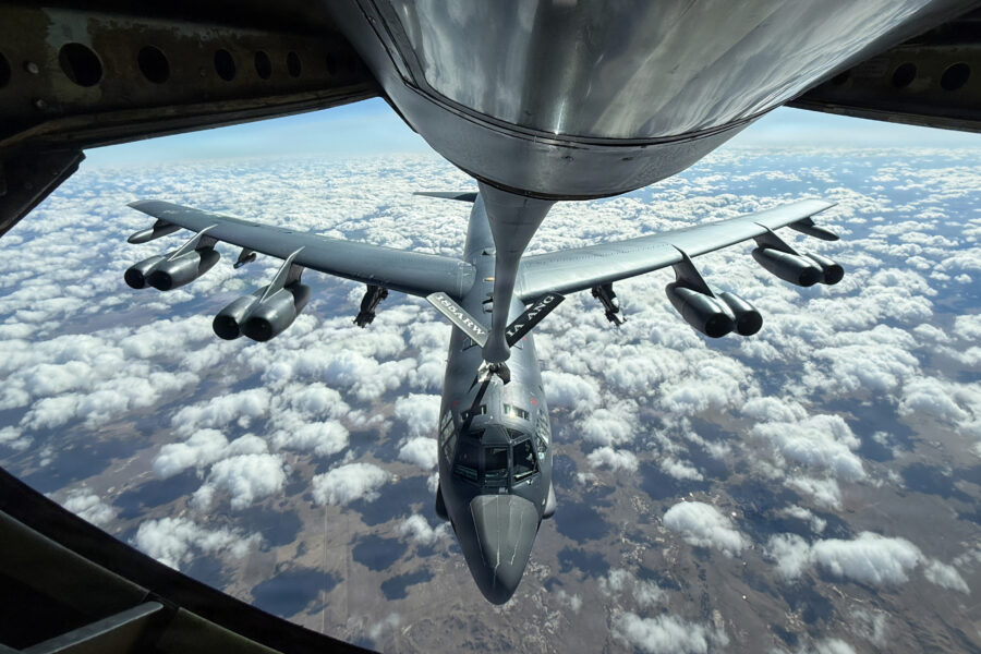 B-52'ler Hattın Ötesi İletişim İçin Prototip Sistem Aldı