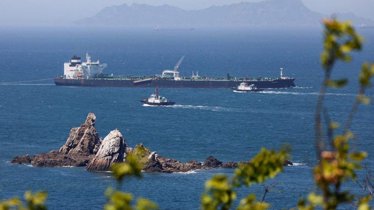 BAE: Hürmüz'de tanker İran füzesiyle hedef alındı