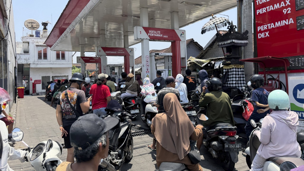 Bali'de Yakıt Krizi: Benzin İstasyonlarında Saatlerce Kuyruk