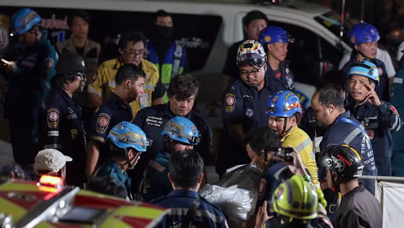 Bangkok'ta bar yangını: En az 27 ölü