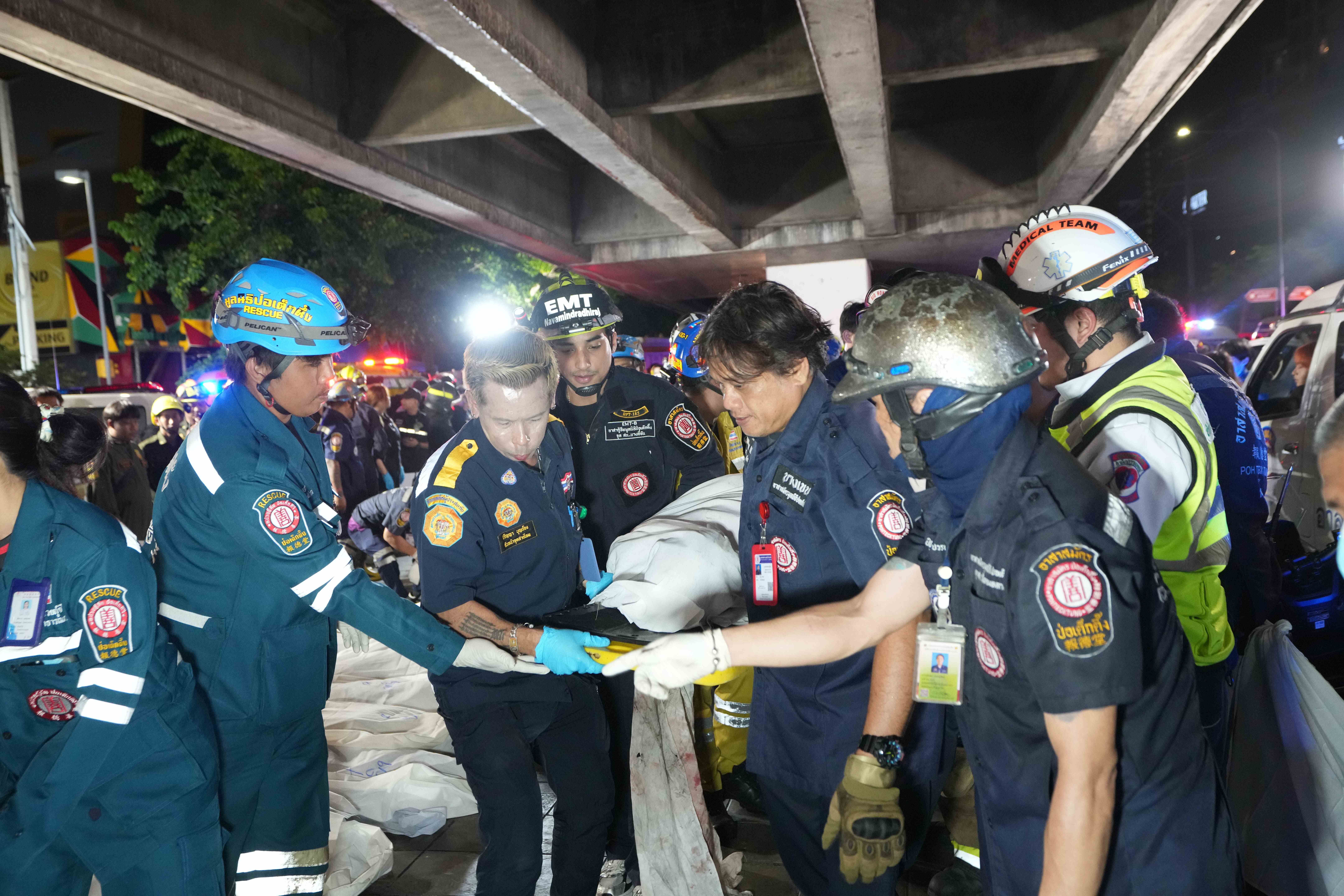 Bangkok'ta bir barda çıkan yangında en az 27 kişi hayatını kaybetti