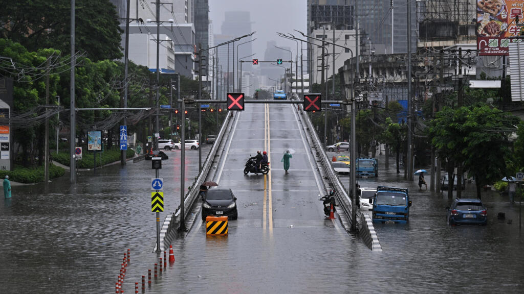 Bangkok'ta Sel Felaketi: 48 Saatte 300 mm Yağış