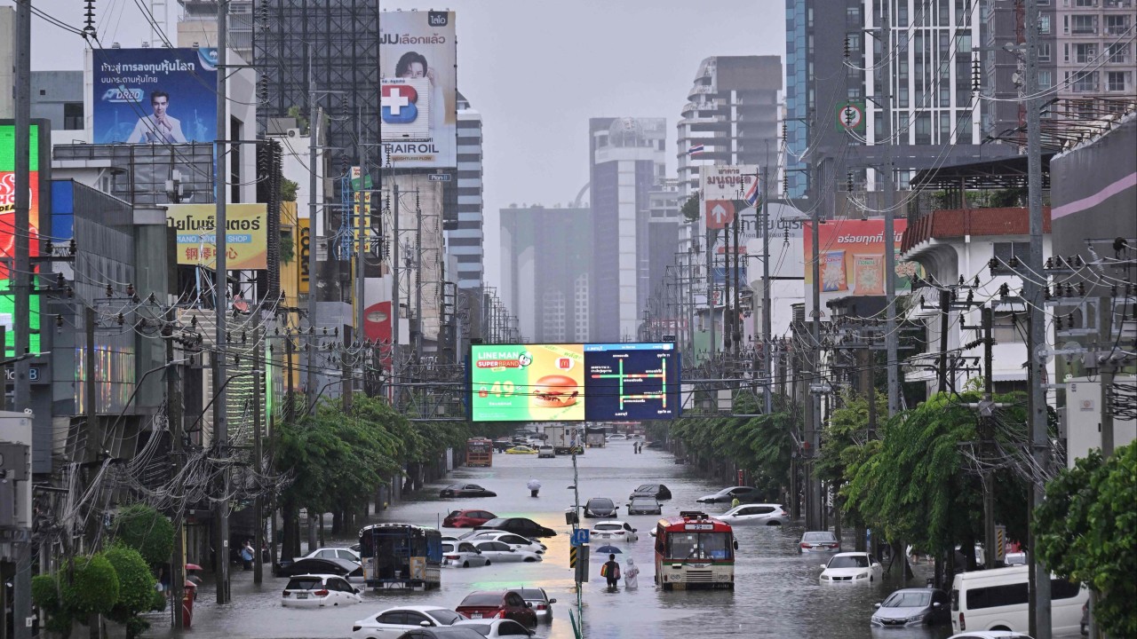 Bangkok'ta sel felaketi: Binlerce kişi evini terk etti