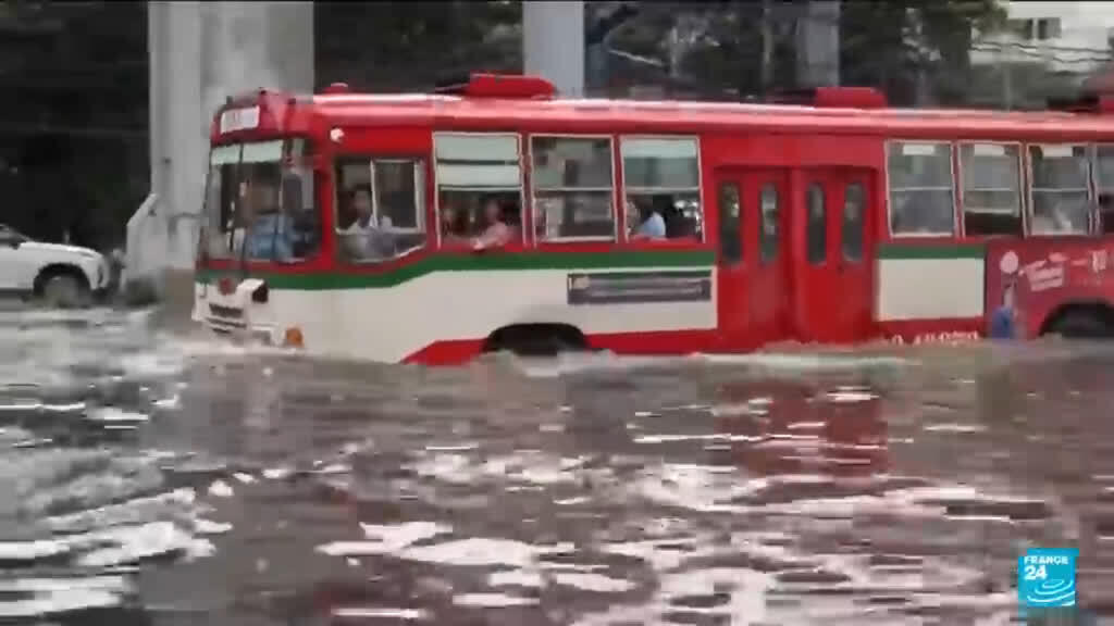 Bangkok'ta sel felaketi: Binlerce kişi tahliye edildi