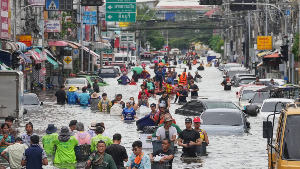 Bangkok'ta sel öfkesi: Hükümetin eylemsizliği tepki çekiyor