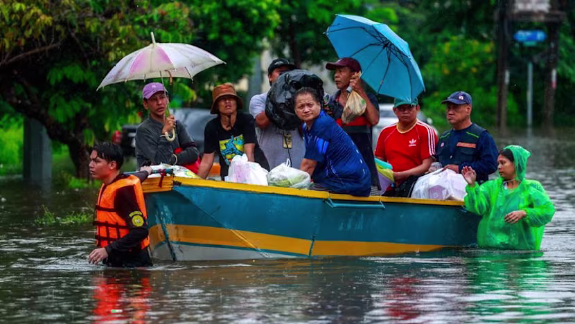 Bangkok'ta sel suları çekiliyor: Kanallar tahliye ediliyor