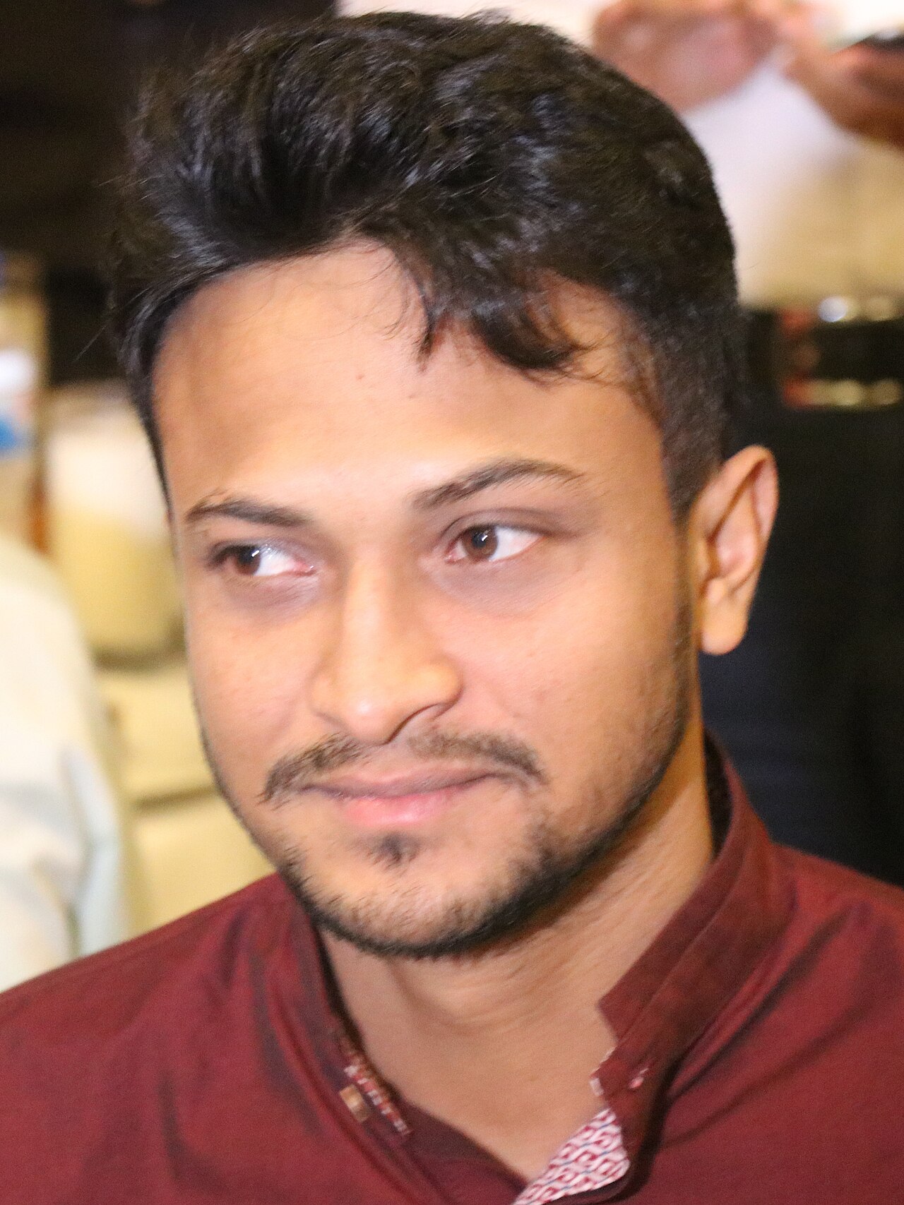 Bangladeş eski kaptanı Şakib'in evine Hasina geriliminde benzin bombası