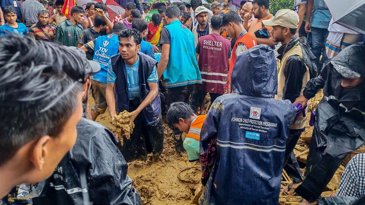 Bangladeş'teki Rohingya Kampında Heyelan: En Az 5 Çocuk Hayatını Kaybetti