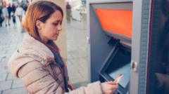 Bankalar en savunmasız müşterilerini ihmal etmekle suçlanıyor