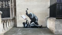 Banksy eserleri kamuya 150 bin sterline mal oldu