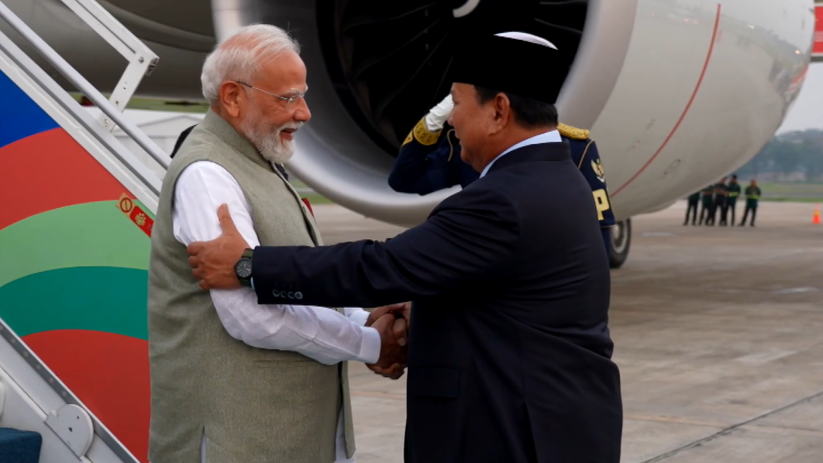Başbakan Modi Cakarta'da Büyük Törenle Karşılandı