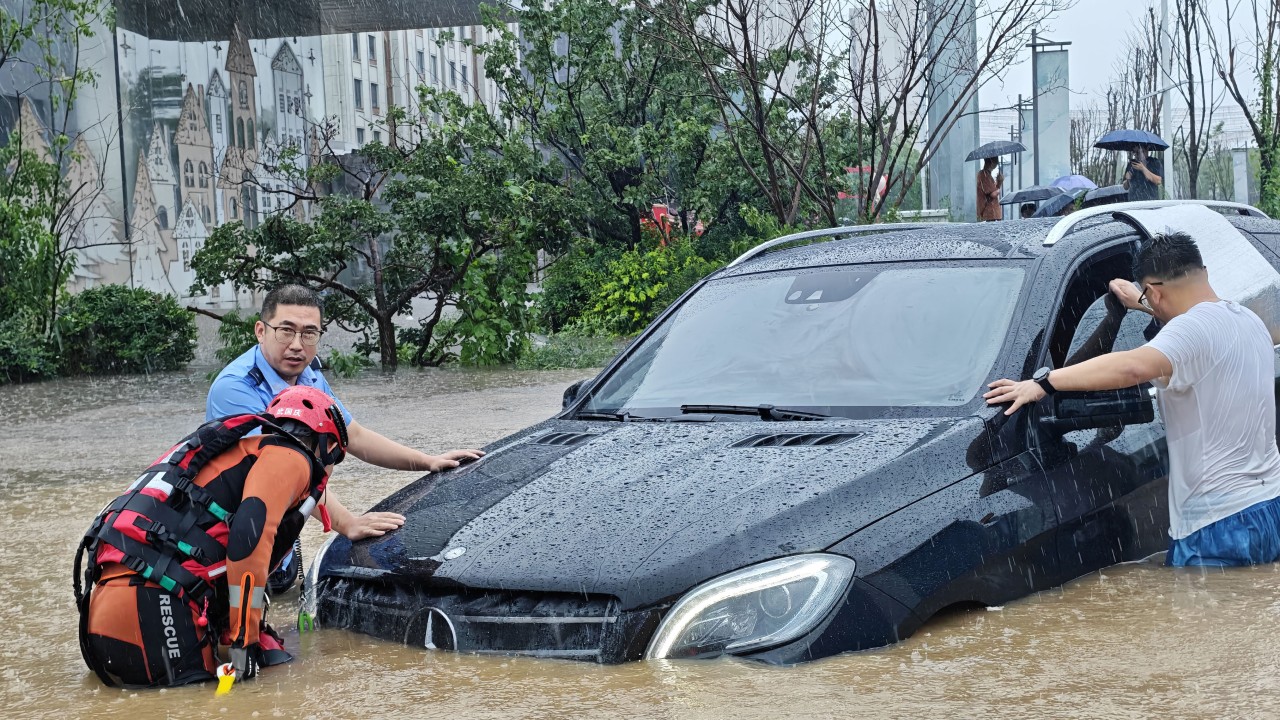 Bavi Tayfunu Çin'in Shenyang Kenti'nde Metro Seferlerini Durdurdu, 360 Bin Kişi Tahliye Edildi