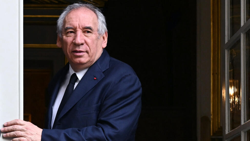 Bayrou Avrupa Parlamentosu yardımcıları davasında yeniden mahkemede