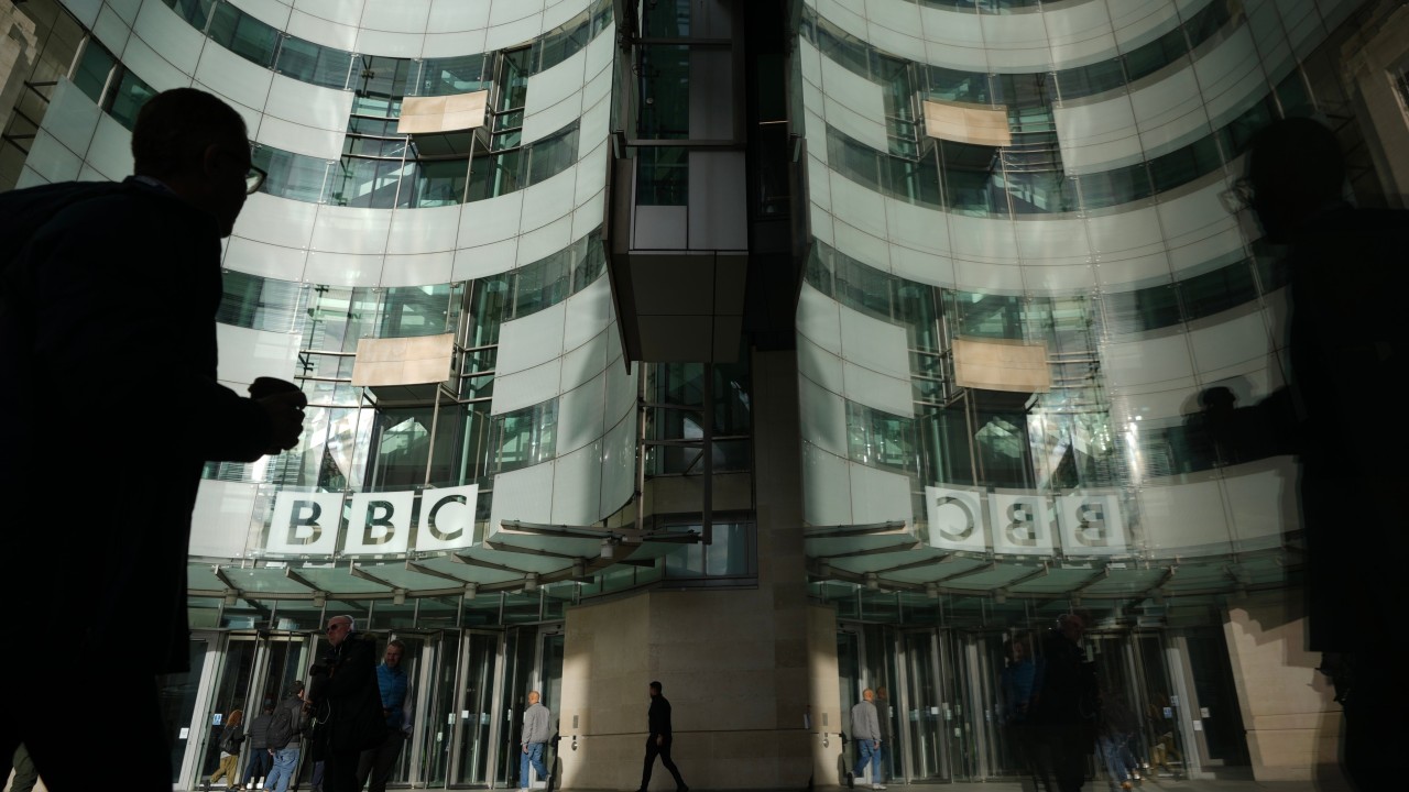 BBC 100 kişiyi işten çıkarıyor, kanalları kapatıyor