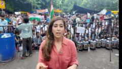 BBC, Hindistan'daki 'Hamamböceği' Protestosunu Anlattı