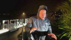 BBC sunucusu Newquay'de fırtınada zor anlar yaşadı