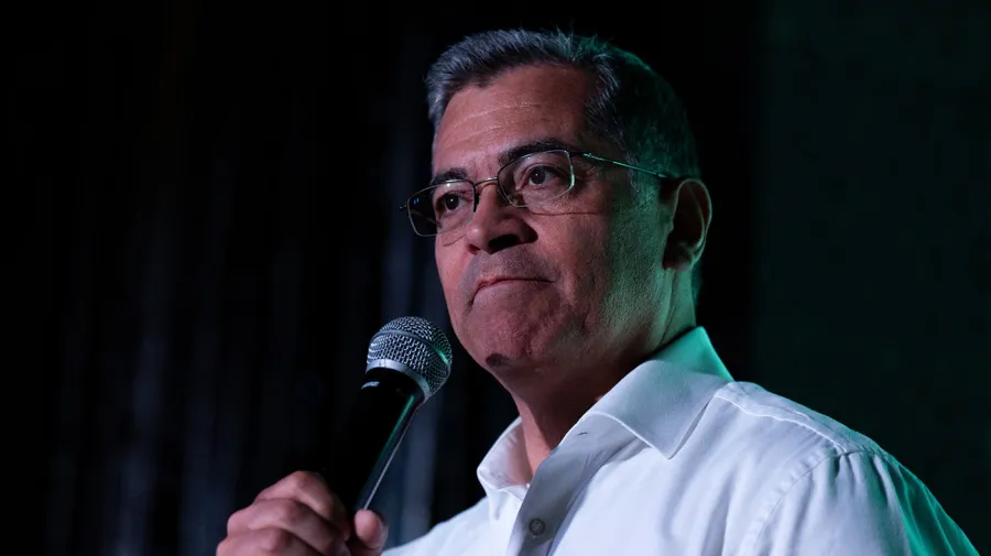 Becerra Kaliforniya Valilik Yarışında Öne Çıktı