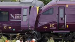 Bedford'da tren kazası: 100 yaralı, 9 kişinin durumu kritik