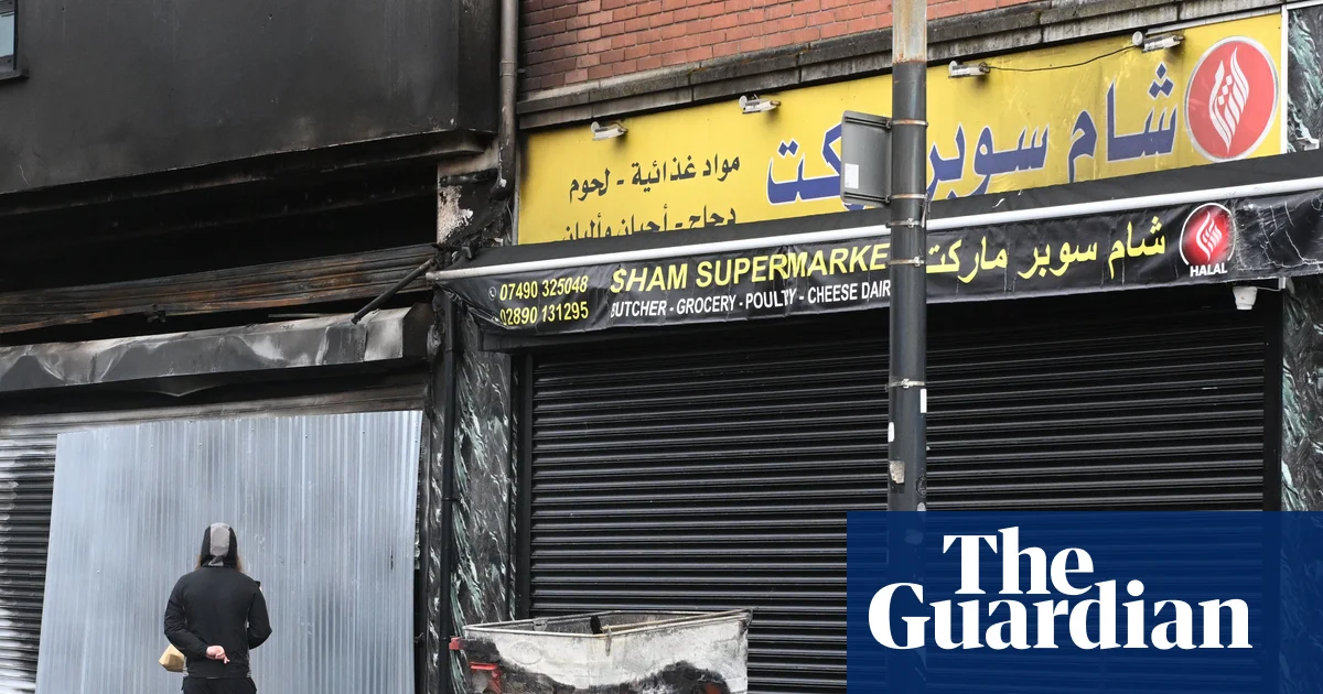 Belfast'ta hedef adres listesi korku saldı: 'Çocuklarım ağlıyor