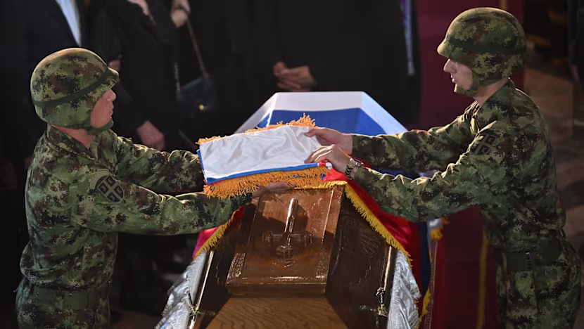 Belgrad'da Savaş Suçlusu Mladic İçin Binlerce Kişi Tören Düzenledi