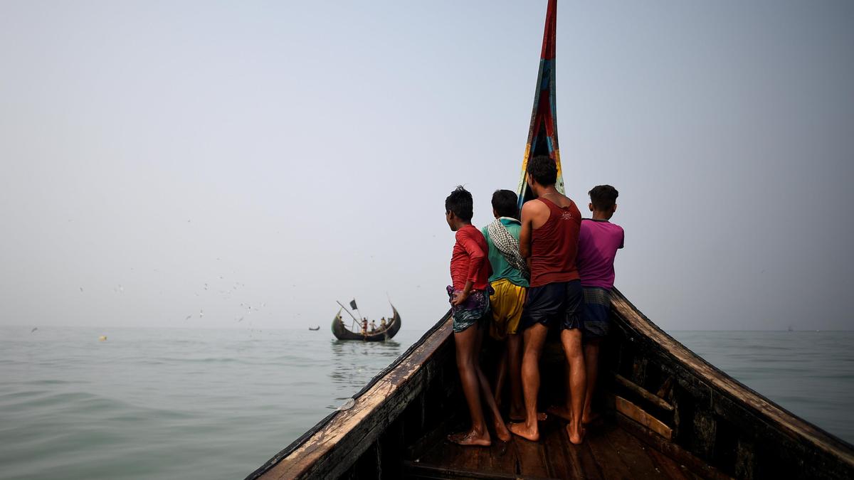 Bengal Körfezi'nde İki Tekne Alabora: 500'den Fazla Rohingya Mültecisi Kayıp
