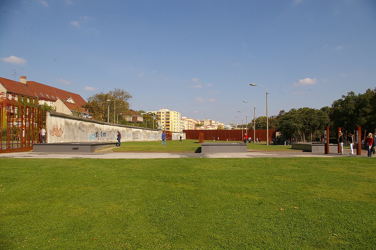 Berlin Duvarı Aileleri Ayırmıştı: Mirası Hâlâ Sürüyor