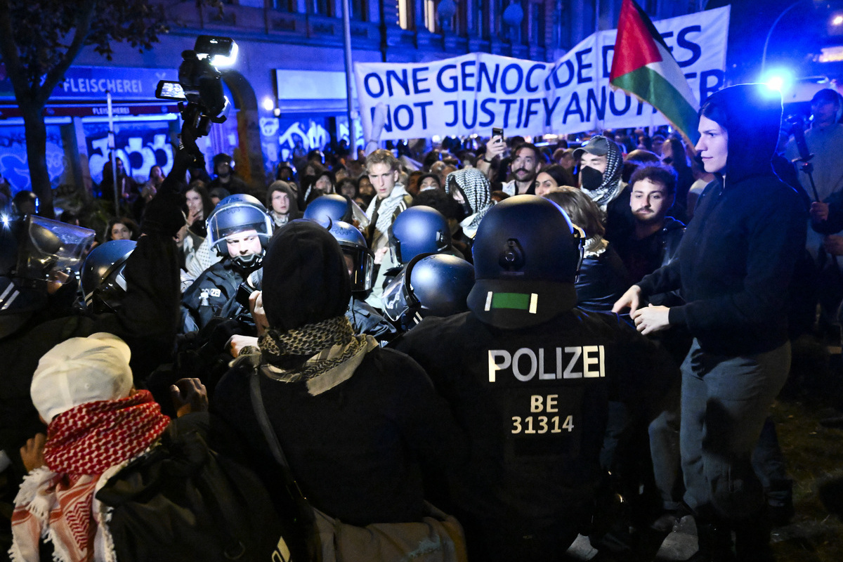 Berlin'de Filistin yanlısı gösteriye polis müdahalesi: gözaltılar var