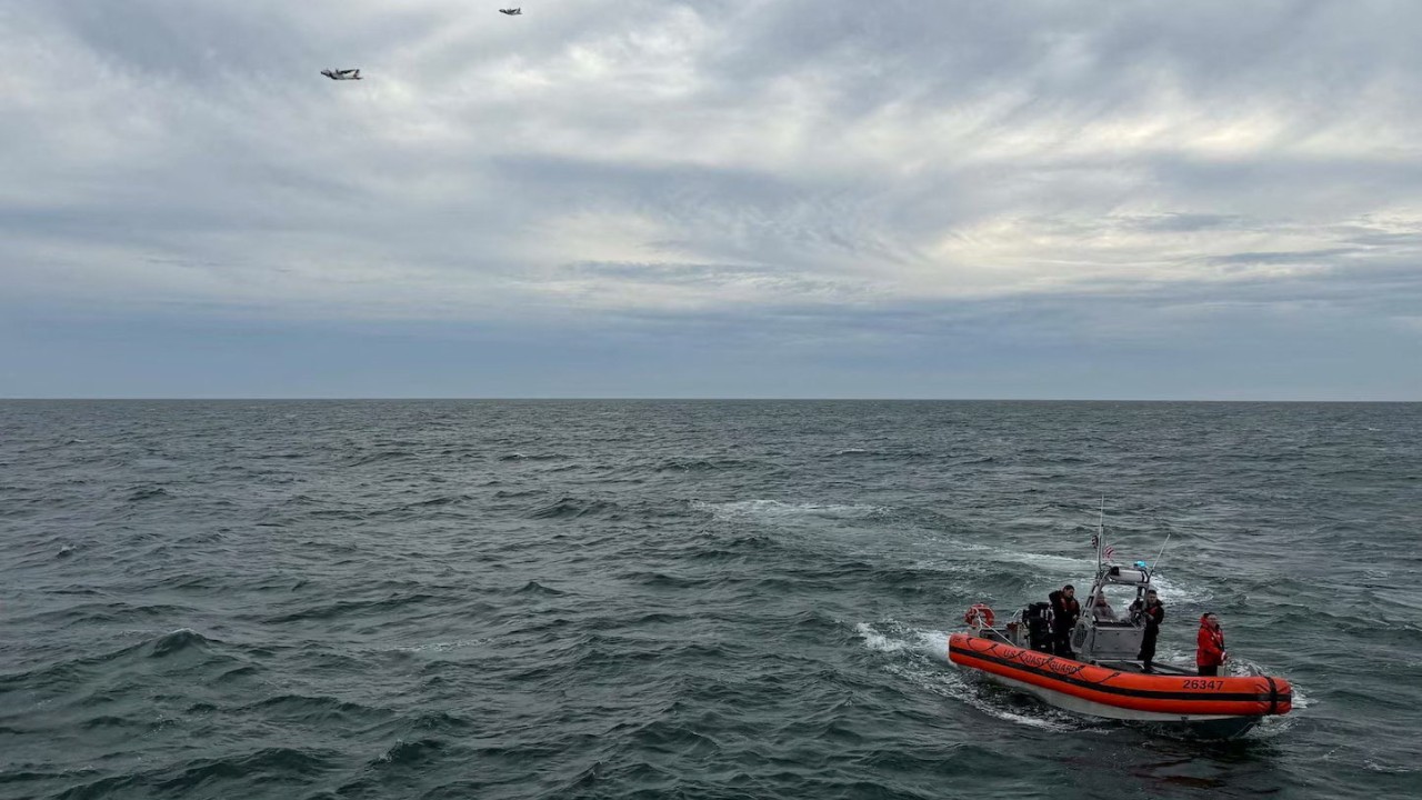 Bermuda-Boston uçuşu kayıp: Deniz dibi aranacak