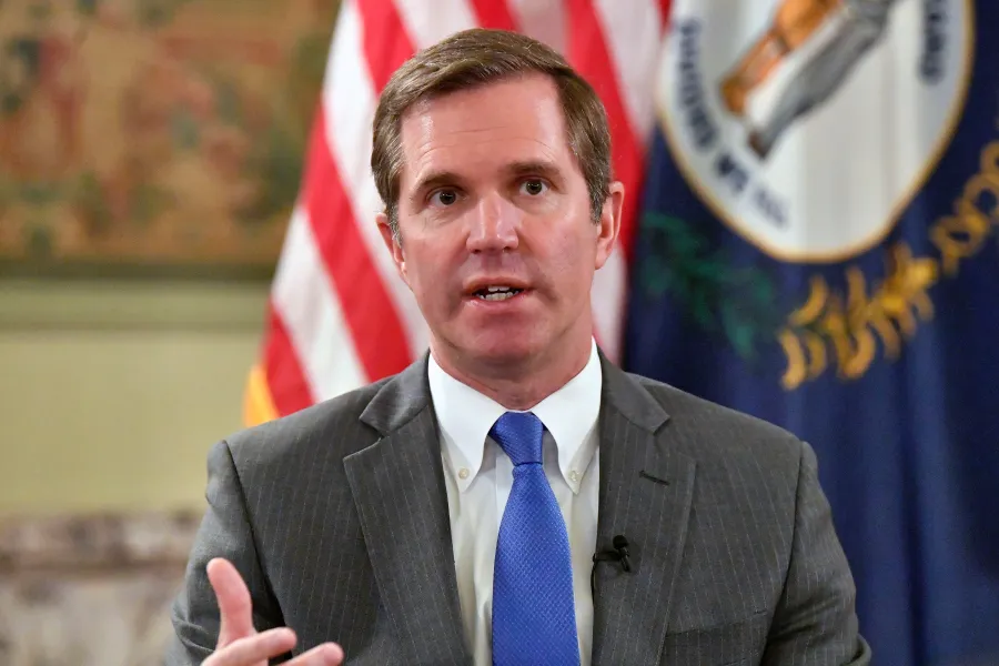 Beshear'dan McConnell'e Sert Eleştiri: Mirasını Mahvediyor