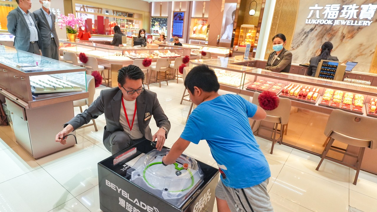 Beyblade çılgınlığı Hong Kong alışveriş merkezlerinde satışları artırdı
