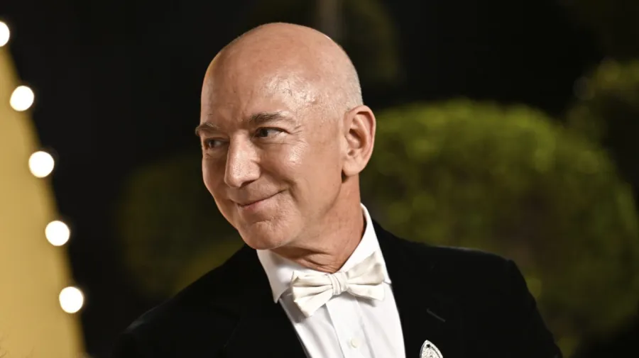 Bezos: Yapay Zeka İşgücü Kıtlığına Yol Açacak, İşsizlik Değil