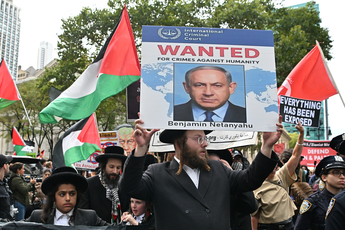 BM Önünde Netanyahu'ya Savaş Suçu Suçlaması: Protesto
