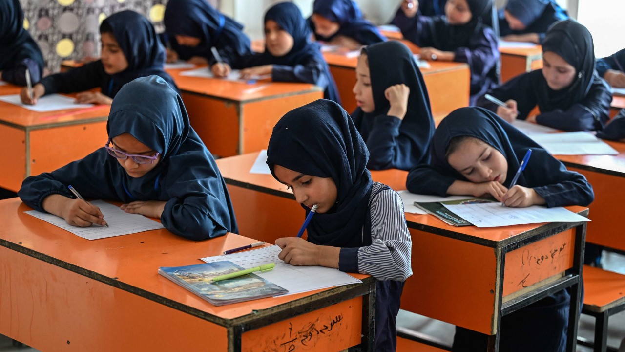 BM: Taliban döneminde 2,4 milyon Afgan kız çocuğu okuldan mahrum