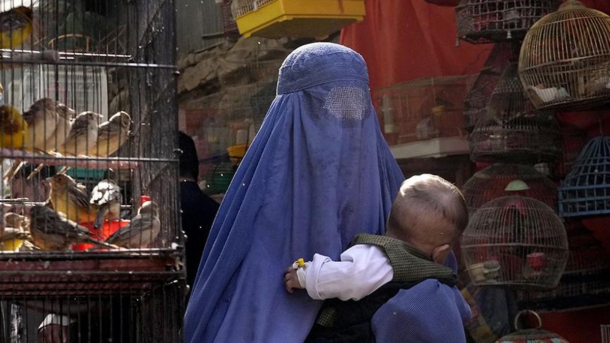 BM'den Taliban'a kadın kıyafet uyarısı