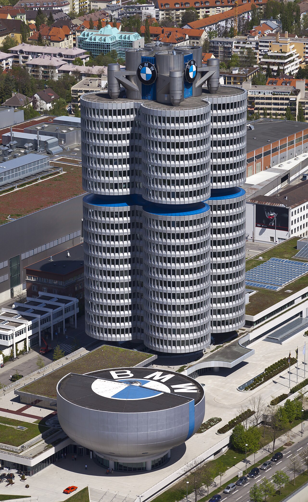 BMW, Almanya'daki Binlerce Çalışanına Tazminatlı Ayrılma Teklifi Sunuyor