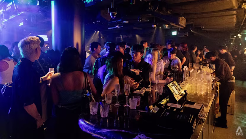 Boat Quay ve Clarke Quay'de gece alkol satışı yıl boyu sürecek