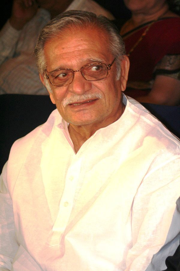 Bollywood'un 92'lik Şairi Aşkı Yazmaya Devam Ediyor