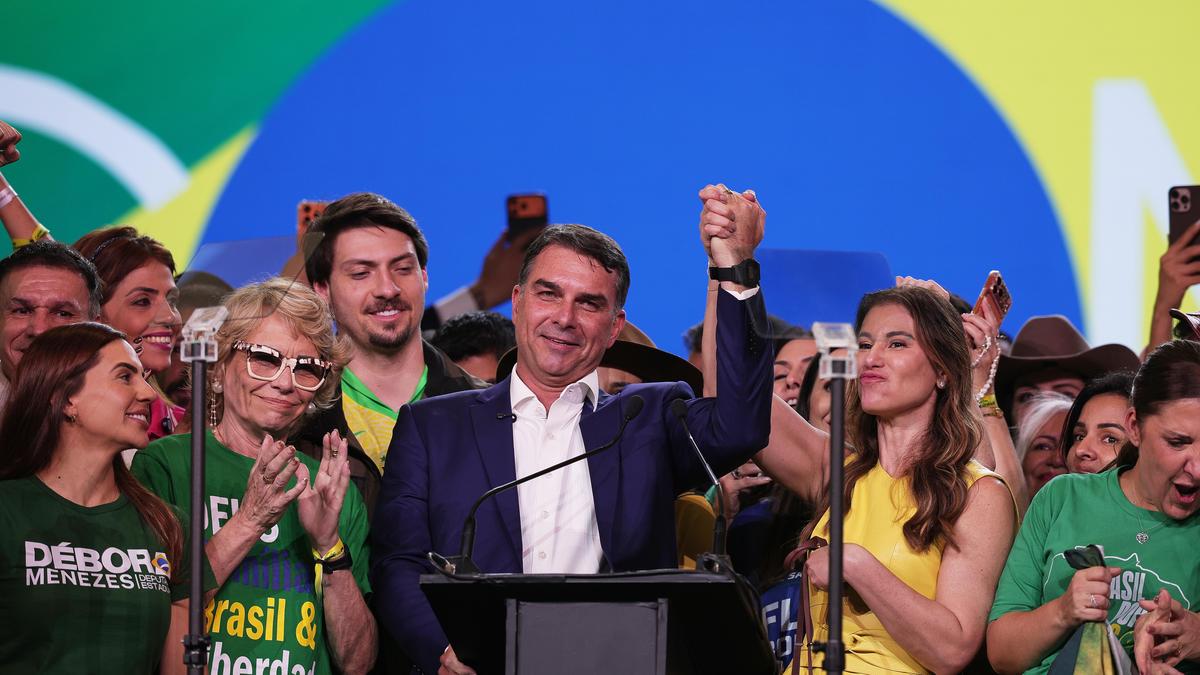 Bolsonaro'nun oğlu Flavio, Brezilya'da Lula'ya karşı seçim adaylığını aldı