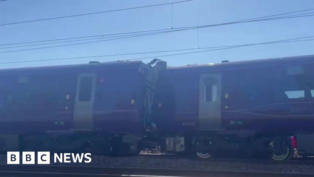 ‘Bomba patlaması gibiydi’: Bedford tren kazasını yolcu anlattı