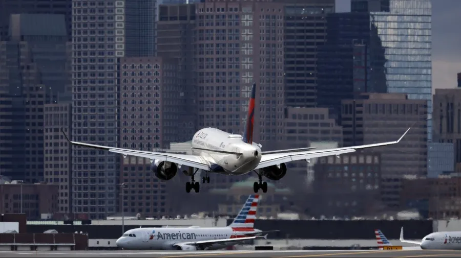 Boston Havalimanı'nda iki uçağın ramak kala çarpışması FAA soruşturması