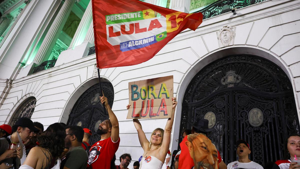 Brezilya Seçimi İkinci Tura Kaldı: Bolsonaro ve Lula Yarışı Kızışıyor