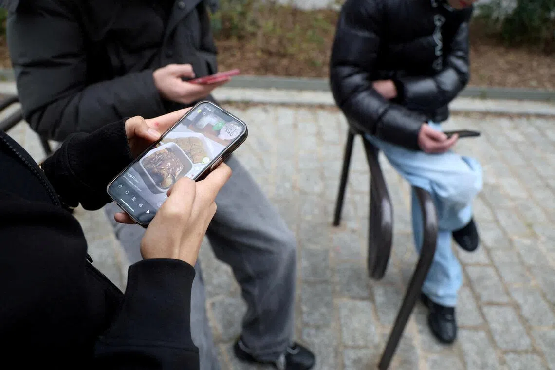 Britanya, Apple ve Google'dan Çocukları Korumak İçin Görsel Engel İstedi