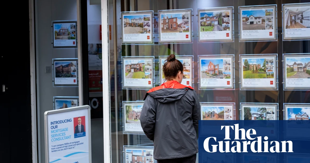 Britanya'da iyi okulların yakınındaki evler 40 bin sterlin daha pahalı