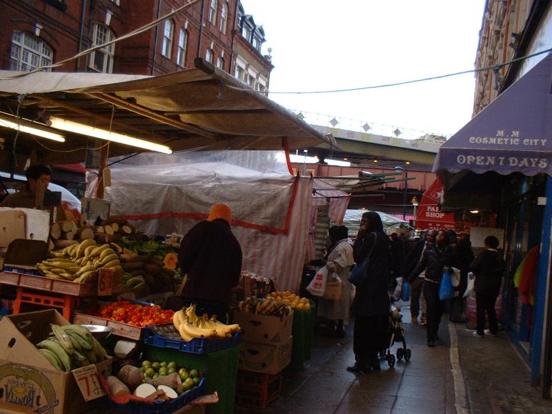 Brixton Pazarı Esnafı, Büyük Şirketlere Satışa Karşı Mücadelede
