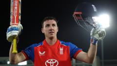 Brook'tan Pietersen'e Benzetilen Yüzyıl: İngiltere Sri Lanka'yı 119 Sayıyla Geçti