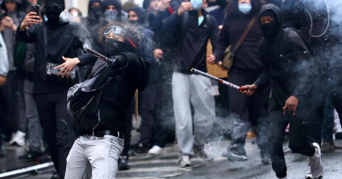 Brüksel'de protestocular polisle çatıştı: Sendikalar ve öğrenciler sokakta