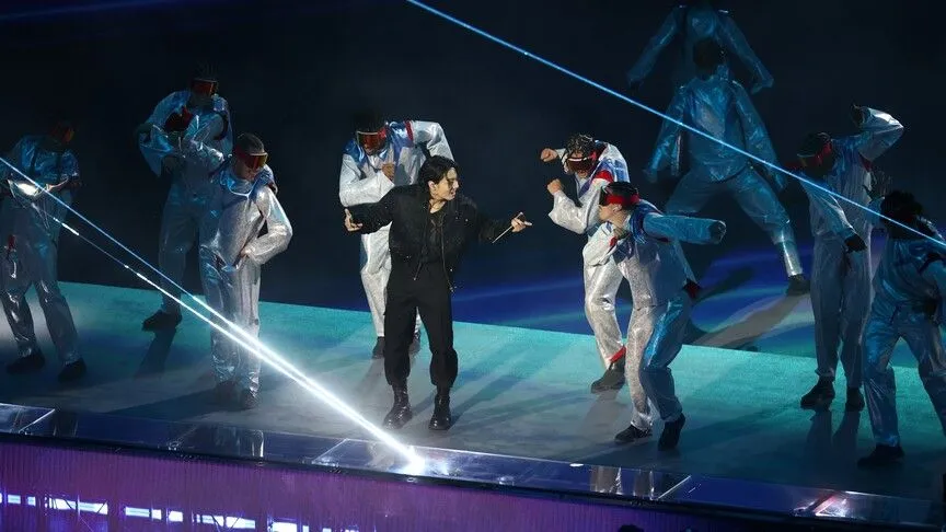 BTS, bir yılda 10 milyar Spotify dinlenmesini aşan ilk grup oldu