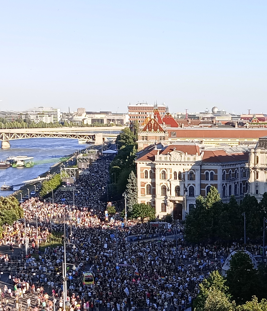 On binler Budapeşte Onur Yürüyüşü'ne katıldı: Viktor Orban sonrası ilk