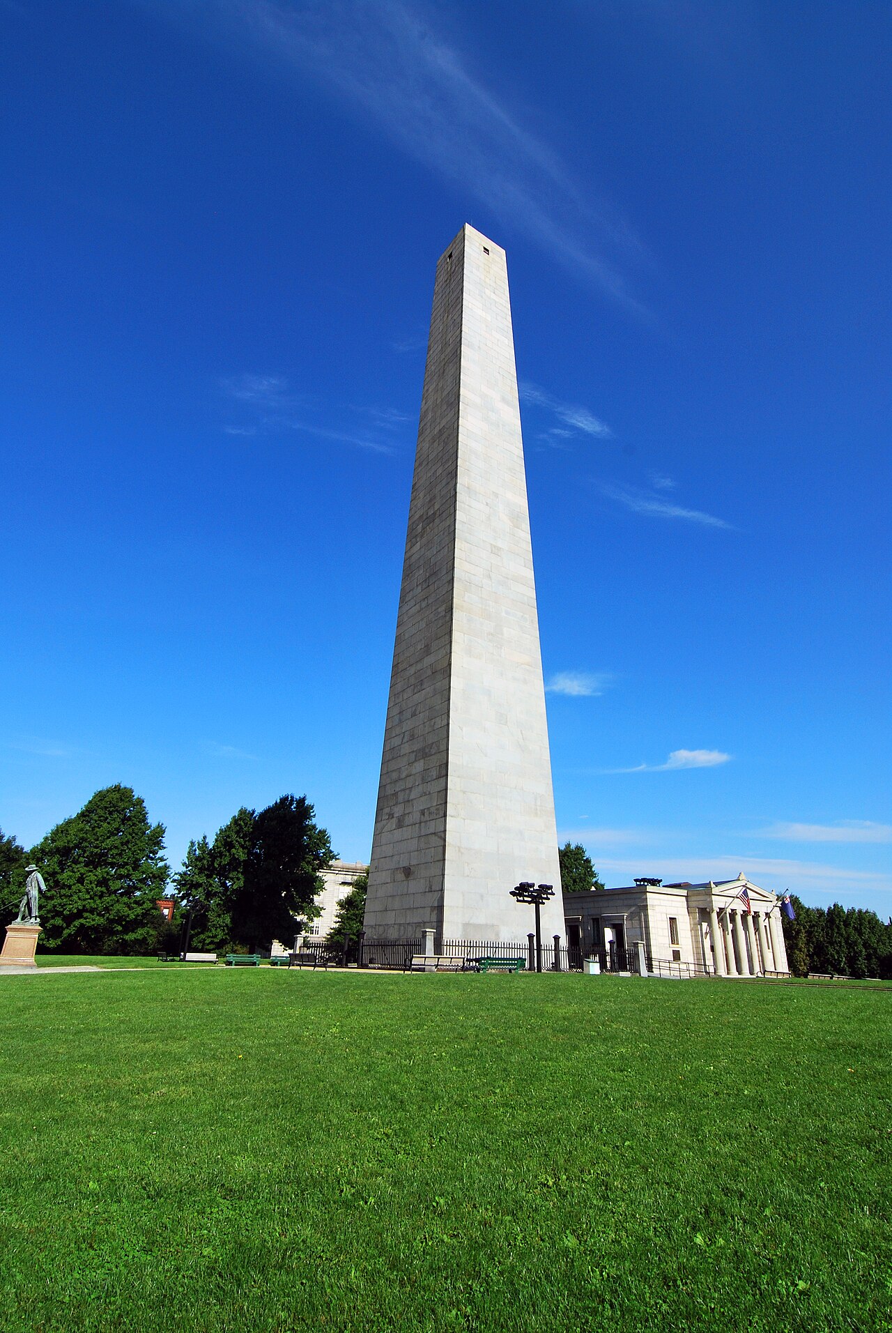 Bunker Hill Anıtı'ndaki 'Uyanık' Sergiye Kaldırma Kararı