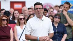 Burnham, başbakanlık yarışında ilk büyük konuşmasında yetki devri vaat edecek